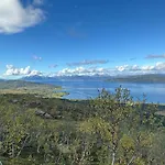 Sea View Near Senja The Yellow House Brostadbotn