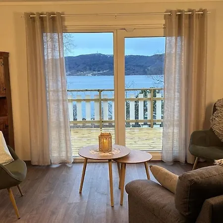 The Yellow House - Nordic Horn Tatil Evi Brostadbotn