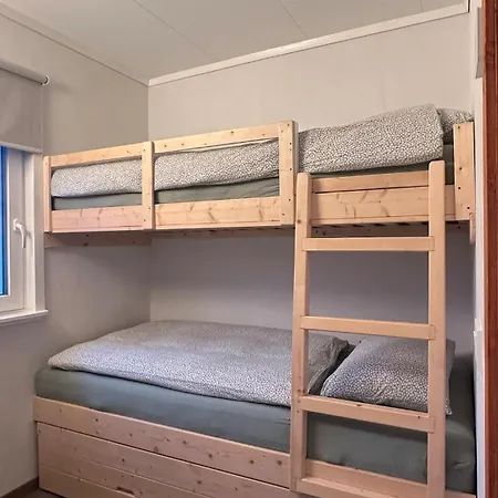 The Yellow House - Nordic Horn Tatil Evi Brostadbotn