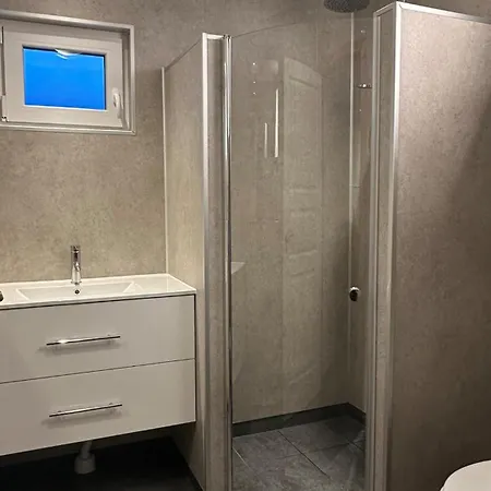 The Yellow House - Nordic Horn Tatil Evi Brostadbotn