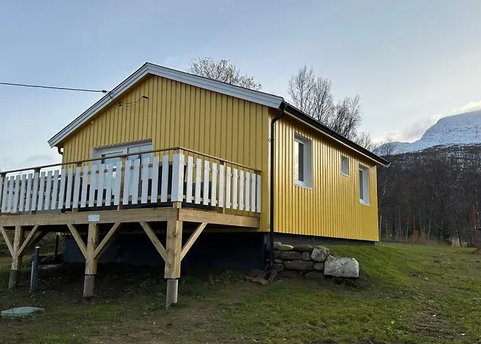 Sea View Near Senja The Yellow House Vakantiehuis Brostadbotn